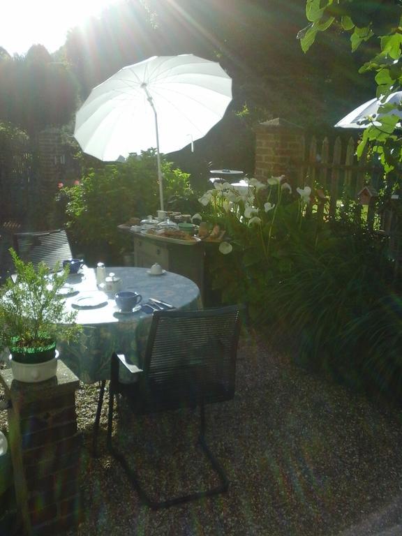 La Maison De La Plage - La Cerisaie Bed & Breakfast Honfleur Exterior photo